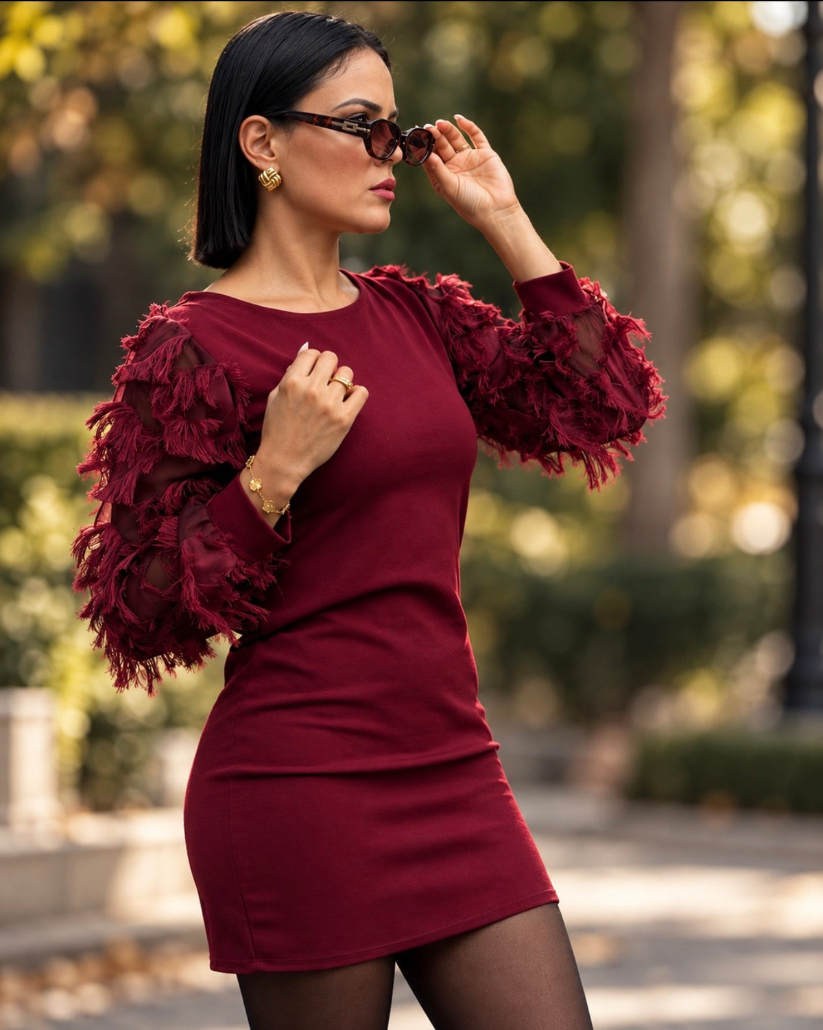 Abito Diva con Maniche in Frange 3D – Bordeaux / Nero